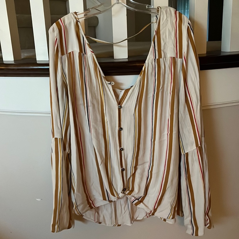 **LAST CHANCE** Billabong blouse